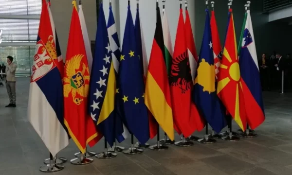 Eurodeputeti: Refuzimi i Serbisë për të marrë pjesë në samitin BE–Ballkani Perëndimor mund të shihet si “shuplakë në fytyrë”