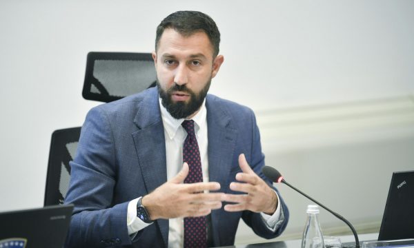 Krasniqi thotë se konstituimi i kuvendeve komunale u zhvillua në përputhje me Kushtetutën