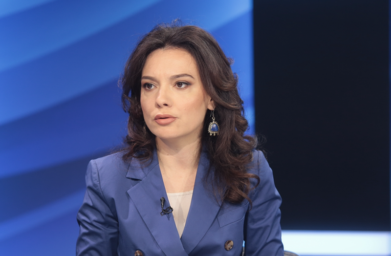 Kryediplomatja shqiptare vizitë zyrtare në Maqedoninë e Veriut, pritet nga zyrtarët më të lartë të vendit