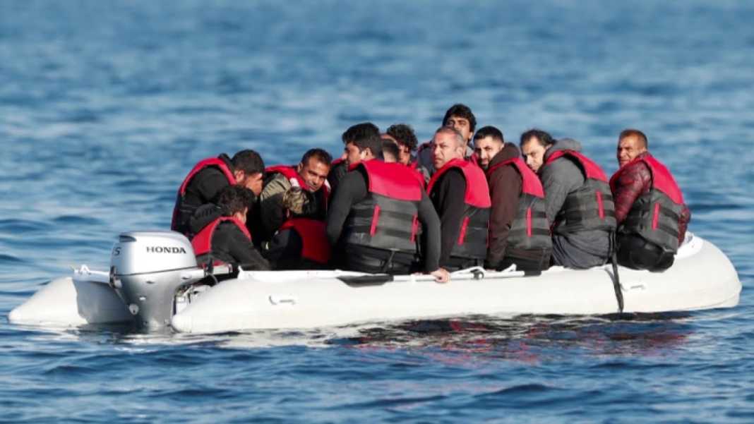 Roja bregdetare greke shpëton gjatë fundjavës 800 emigrantë të paligjshëm në Kretë