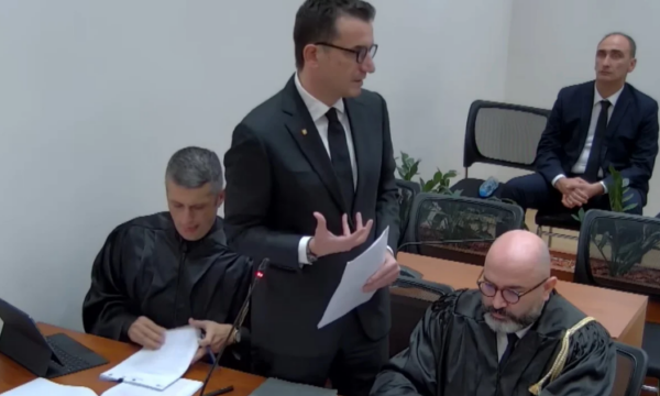 Në burg që prej shkurtit, Erion Veliaj sot i pranishëm në seancë: Masat ndaj meje janë trajtim poshtërues
