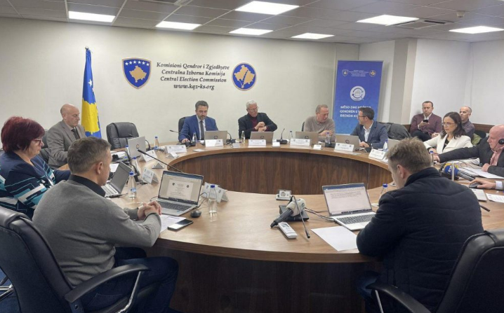 Drama e përsëritur në KQZ: Nuk certifikohen kandidatët e Listës Serbe