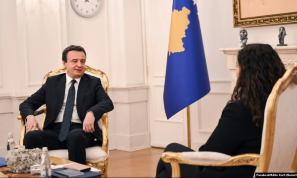 LVV fitoi bindshëm edhe pa të, Osmani i afrohet sërish Kurtit dhe synon të mbetet presidente