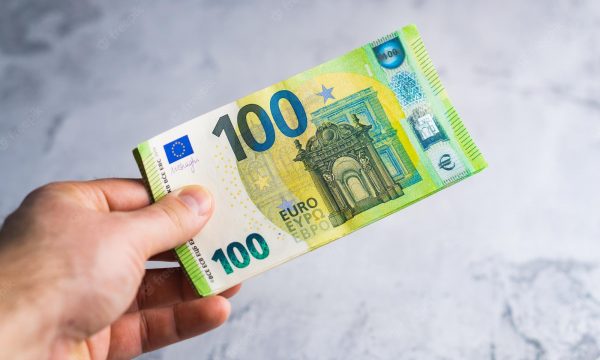 Jakurti: 100 eurot e vitit 2019 sot vlejnë vetëm 78 euro – inflacioni e ka gërryer ndjeshëm fuqinë blerëse