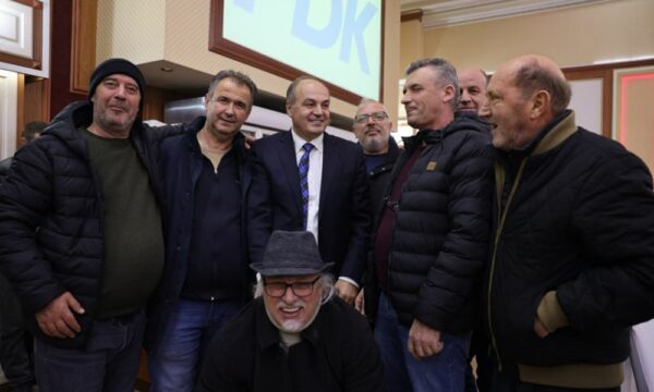 “PDK me tubime masive në tri komuna”, Hoxhaj: Kosova po zgjedh seriozitetin dhe drejtimin e duhur