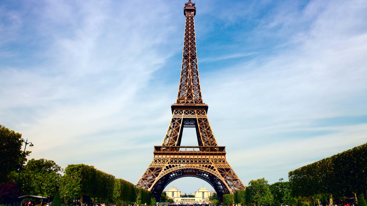 Nuk do ta besoni, ja çfarë gjendet në maje të kullës Eiffel