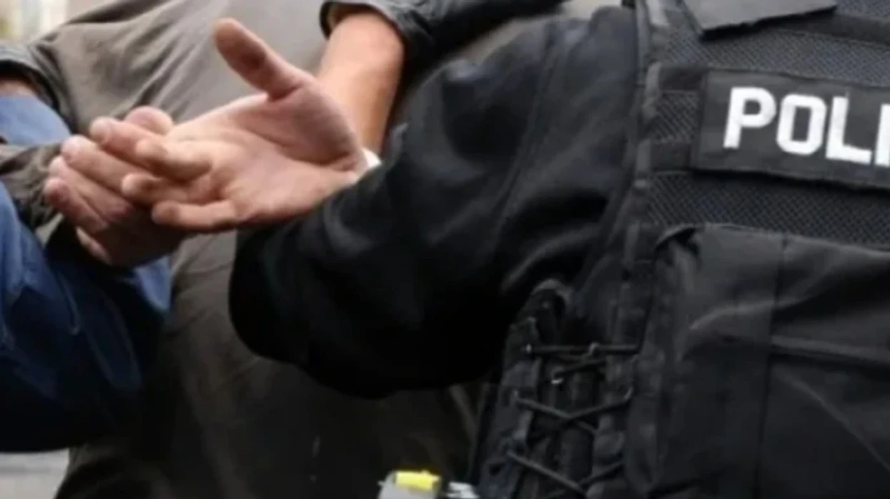 Konfiskohen mbi 50 mijë euro, orë rolex dhe veturë – arrestohet një person në Prishtinë i dyshuar për krim të organizuar
