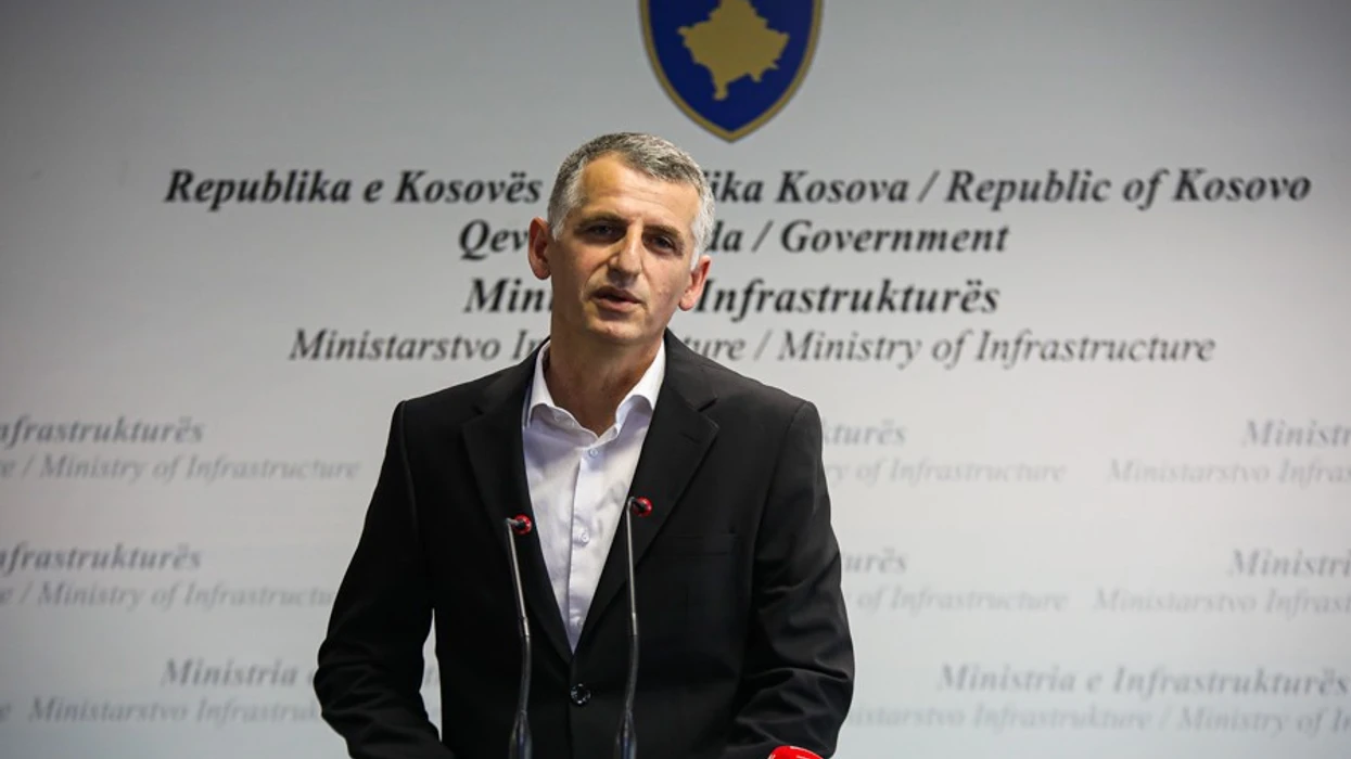 Autobusë që lidhin jugun dhe veriun e Mitrovicës, Hysen Durmishi jep detajet