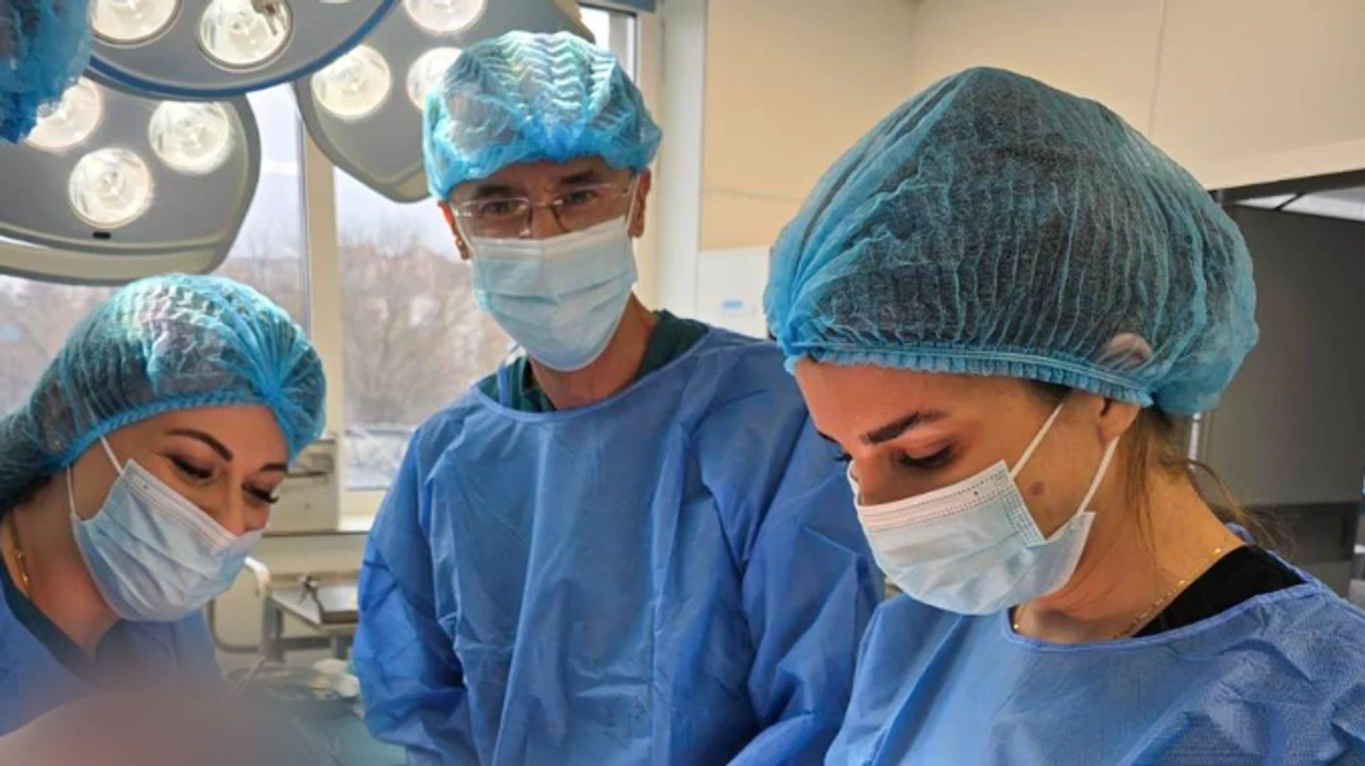 Në QKUK realizohet me sukses një nga ndërhyrjet më të vështira torakale, hiqet me sukses një tumor me përmasa të mëdha