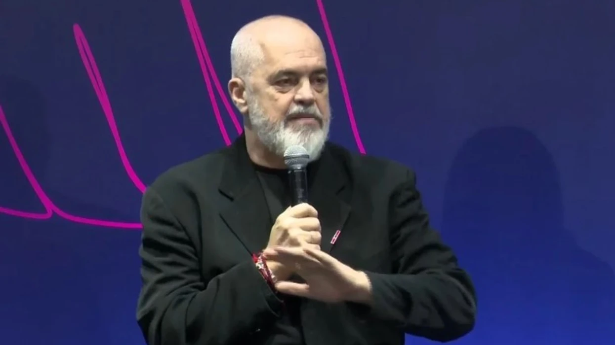 “Lista e bardhë mund të bëhet e zezë”, Rama replikë me ndërtuesin: Po bëj 20 vite e kusur që merrem me racën tuaj