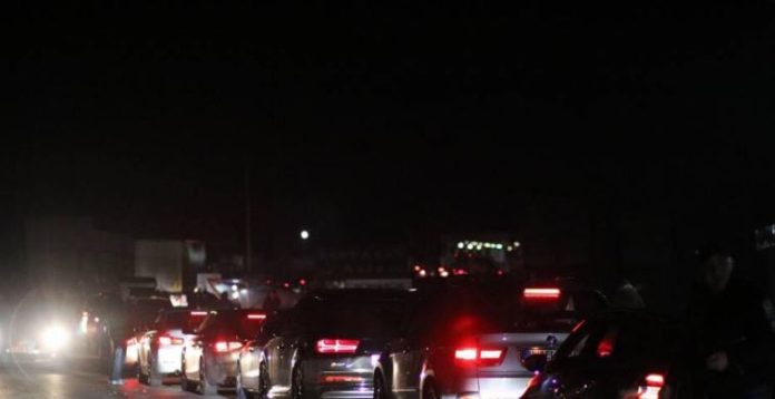 Rritet fluksi në pikat kufitare, pritje deri në një orë në Dheu i Bardhë