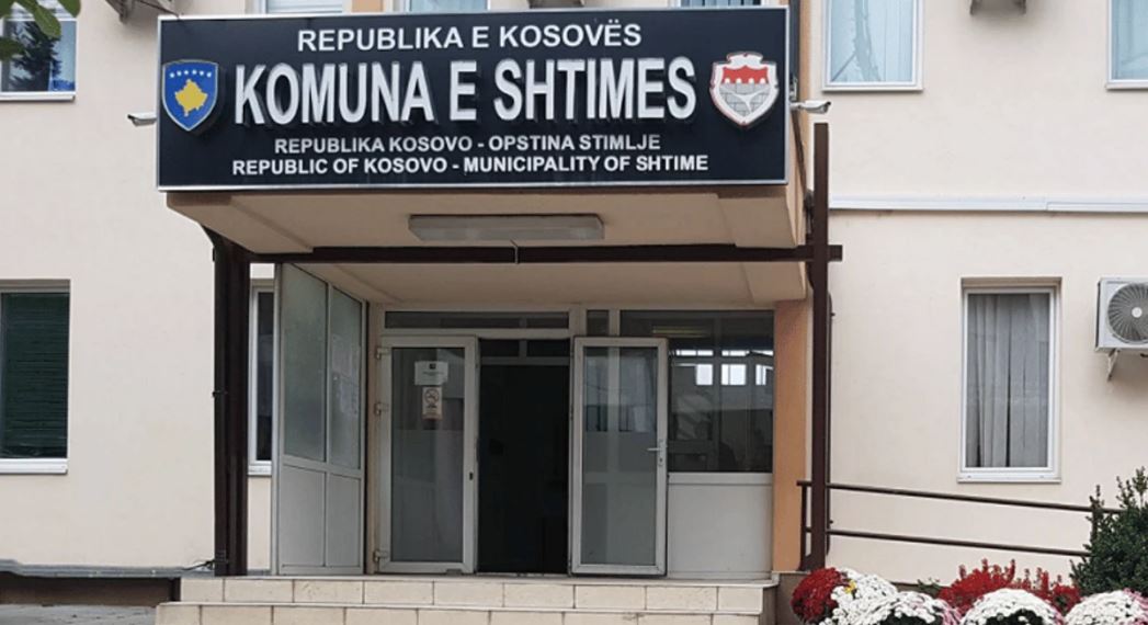 Arrestohet një person në Shtime pasi me sëpatë kanosi punonjësit komunalë