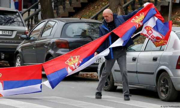 Eksperti ukrainas: Veprimet e Serbisë në Kosovë ngjasojnë me taktikat ruse