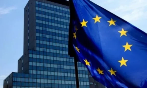 BE paralajmëron takim të nivelit të lartë të dialogut Kosovë–Serbi – sapo ta lejojë situata politike