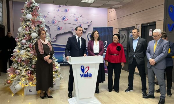 Kurti: Paga e 13’të për të punësuarit në administratë në fillim të vitit, varësisht kur konsituohet Kuvendi e formohet qeveria