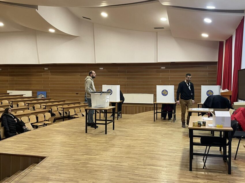 Qendra e votimit me kusht, Mazreku: Votimi filloi pa probleme, brenda një ore votuan mbi 20 votues