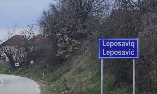 Në një shtëpi të pabanuar në Leposaviq gjenden tri armë, disa fishekë e dylbi