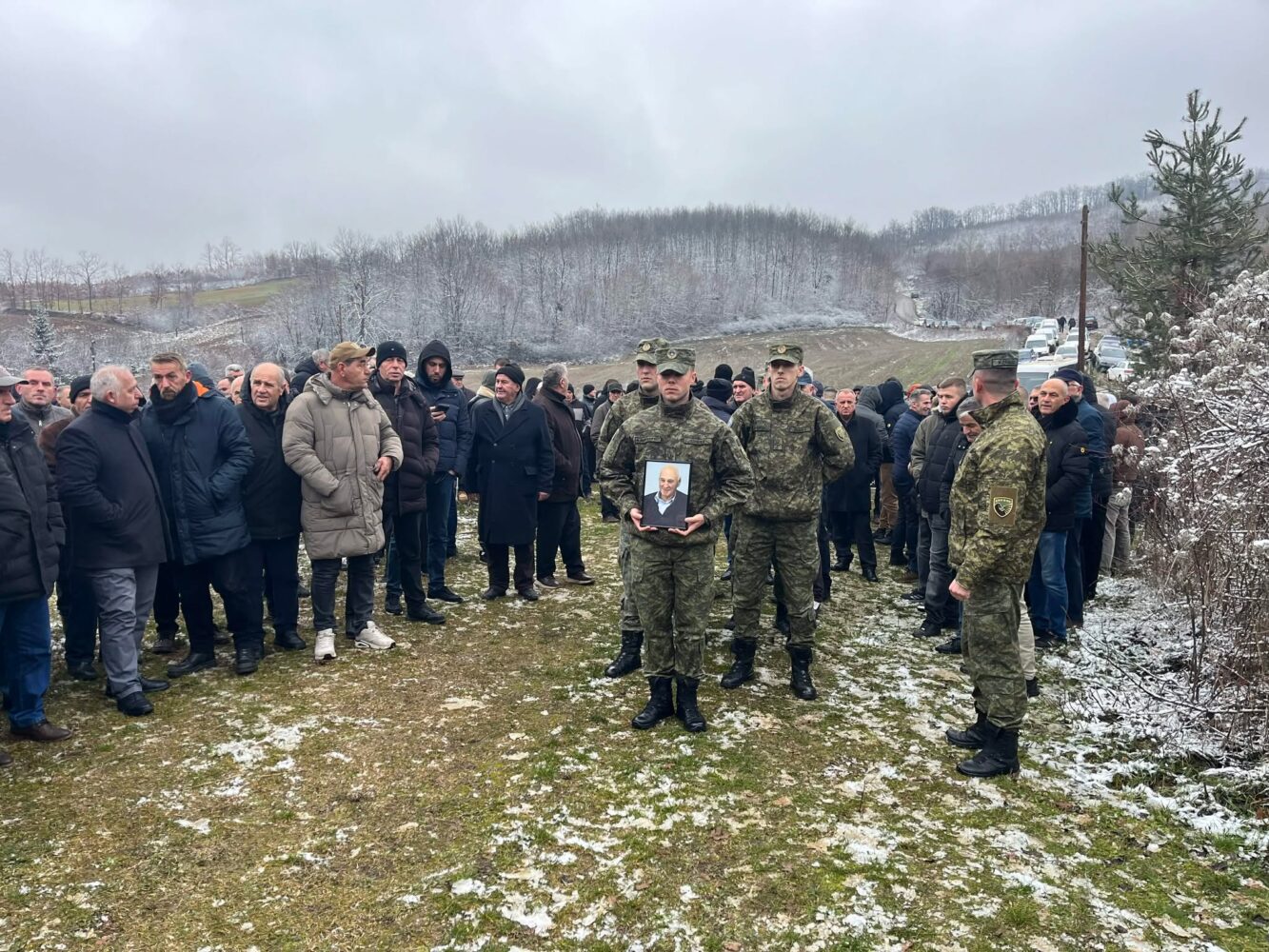 Pa praninë e të birit “Cali”, varroset babai i Salih Mustafës