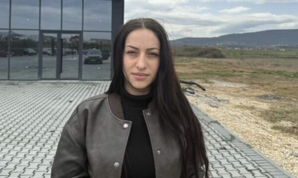 “Dëshmi të drejtpërdrejtë të krimeve të kryera”, e mbijetuara e masakrës së Poklekut thirrje institucioneve për lagjen Muqolli