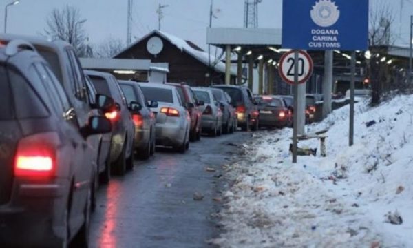 Fluks i shtuar në kufi: E diela shënoi numrin më të lartë të hyrjeve në dhjetor