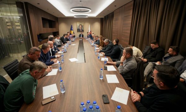 “LDK është gati”, Abdixhiku para fushatës mbledh kryetarët e degëve dhe të komunave ku qeverisin