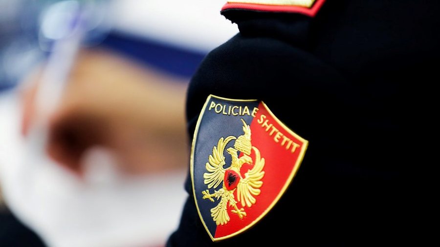 I bie shkëmbi teksa ishte duke punuar, lëndohet një 43-vjeçar në Vlorë