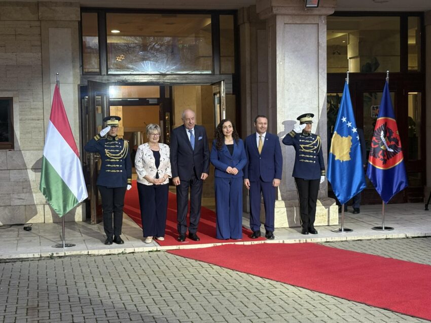 Presidentja Osmani priti homologun hungarez, Tamás Sulyok