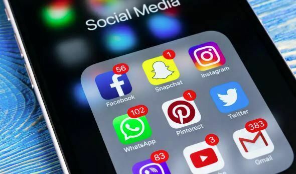 Franca drejt ndalimit të rrjeteve sociale për fëmijët, masa pritet të hyjë në fuqi në vitin 2026