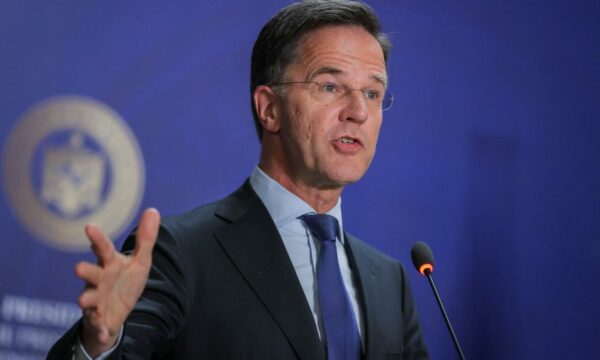 Rutte i përgjigjet Putinit që e kërcënoi me luftë Europën: Do të bëjmë çmos për t’i mbrojtur 1 milard njerëzit tanë dhe territorin