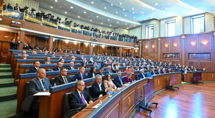 67 deputetë të legjislaturës joproduktive kërkuan pagë kalimtare pas shpërndarjes së Kuvendit