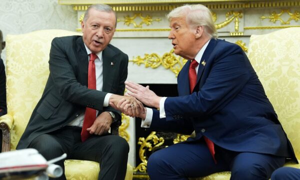 Trump lavdëron Presidentin Erdogan në një intervistë për Politico