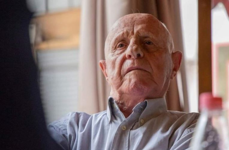 Ndahet nga jeta Ismet Bellova, zëri legjendar i gazetarisë sportive shqiptare