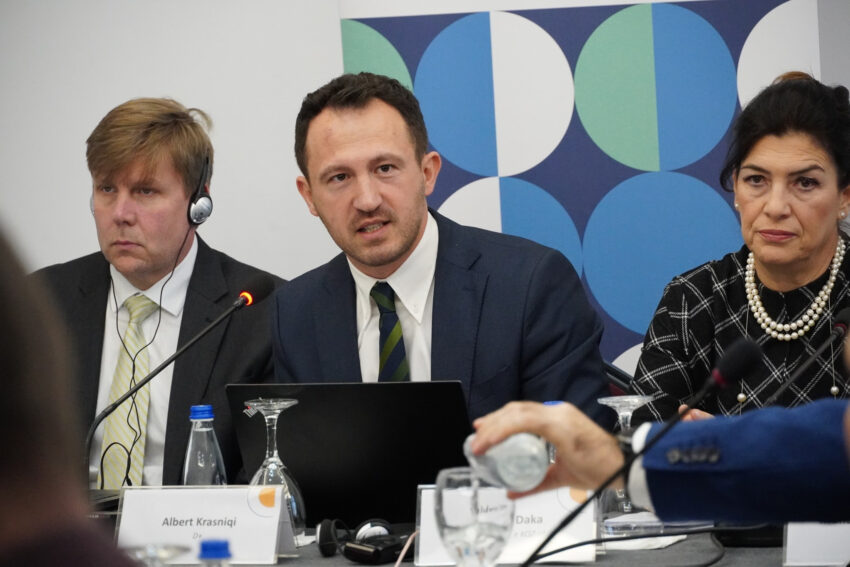 Democracy Plus publikon raporte dhe organizon aktivitete kyçe për transparencë dhe rinjtë