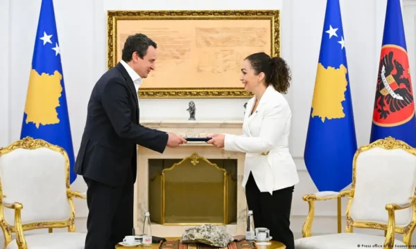 Analistët: Formimi i Qeverisë i mundshëm, zgjedhja e Presidentes mbetet çështje kyçe