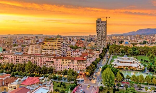 Ndërtimet në Shqipëri: Rriten çmimet, por bien kërkesat