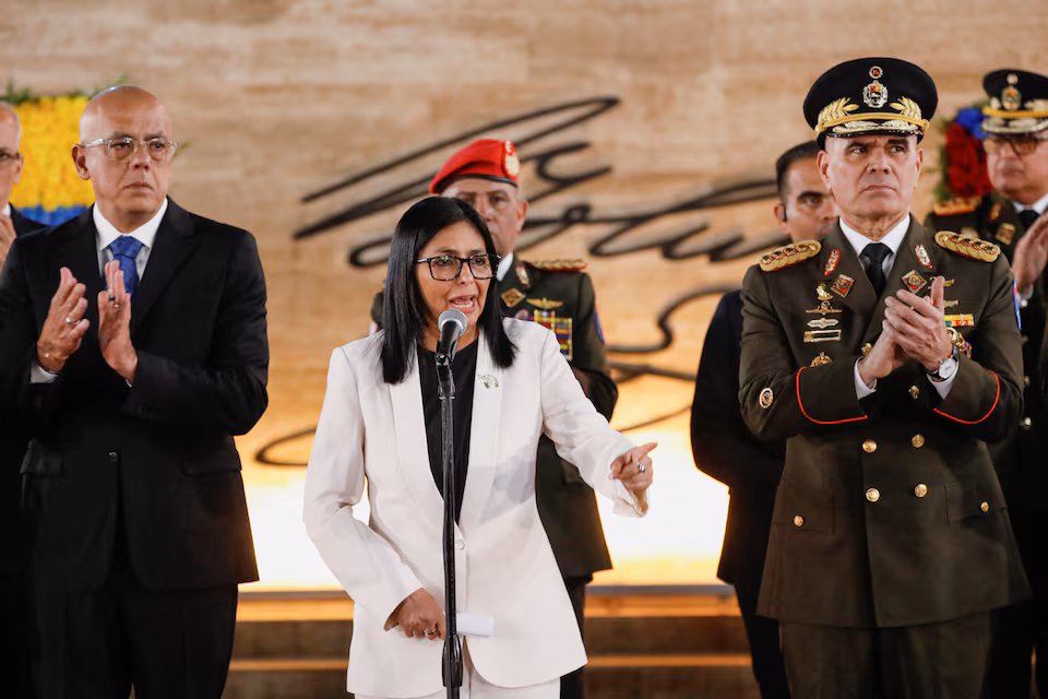 Venezuela thotë se presidentja e përkohshme nuk po planifikon udhëtime jashtë vendit