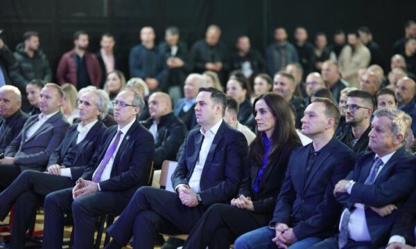 LDK zgjedh drejtimin e partisë të shtunën, Abdixhiku duket i qetë, Hoti kujton “paparashikueshmërinë” e Kuvendeve të LDK-së