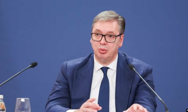 Vuçiq vazhdon të mohojë gjenocidin: Është term juridiko-politik
