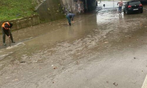Drejtoria për Emergjenca paralajmëron: Nëse reshjet vazhdojnë, mund të ketë vështirësi shtesë, veçanërisht në zonat rurale të Prishtinës