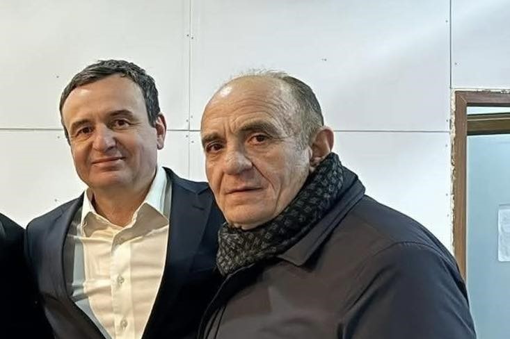 “E vërteta që e zhvesh lakuriq Halil Gecin” – Akuza publike për privatizime, pasuri dhe mungesë kontributi në luftë