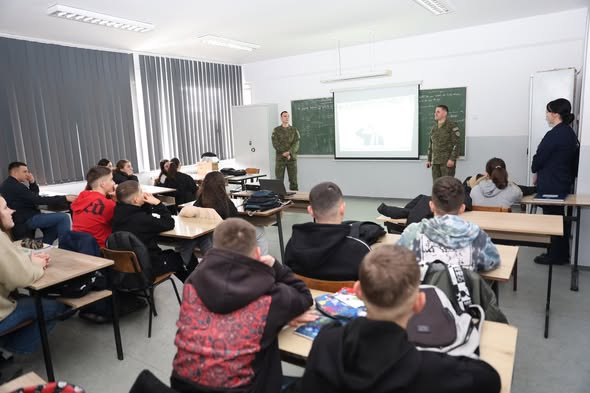 FSK-ja realizon ligjërata në shkolla të Kosovës për vetëdijesimin nga rreziku i minave