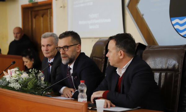 Koalicioni me LVV-në në Mitrovicë – përveç kryesuesit të Kuvendit Komunal, LDK-ja do t’i udhëheqë edhe dy drejtori