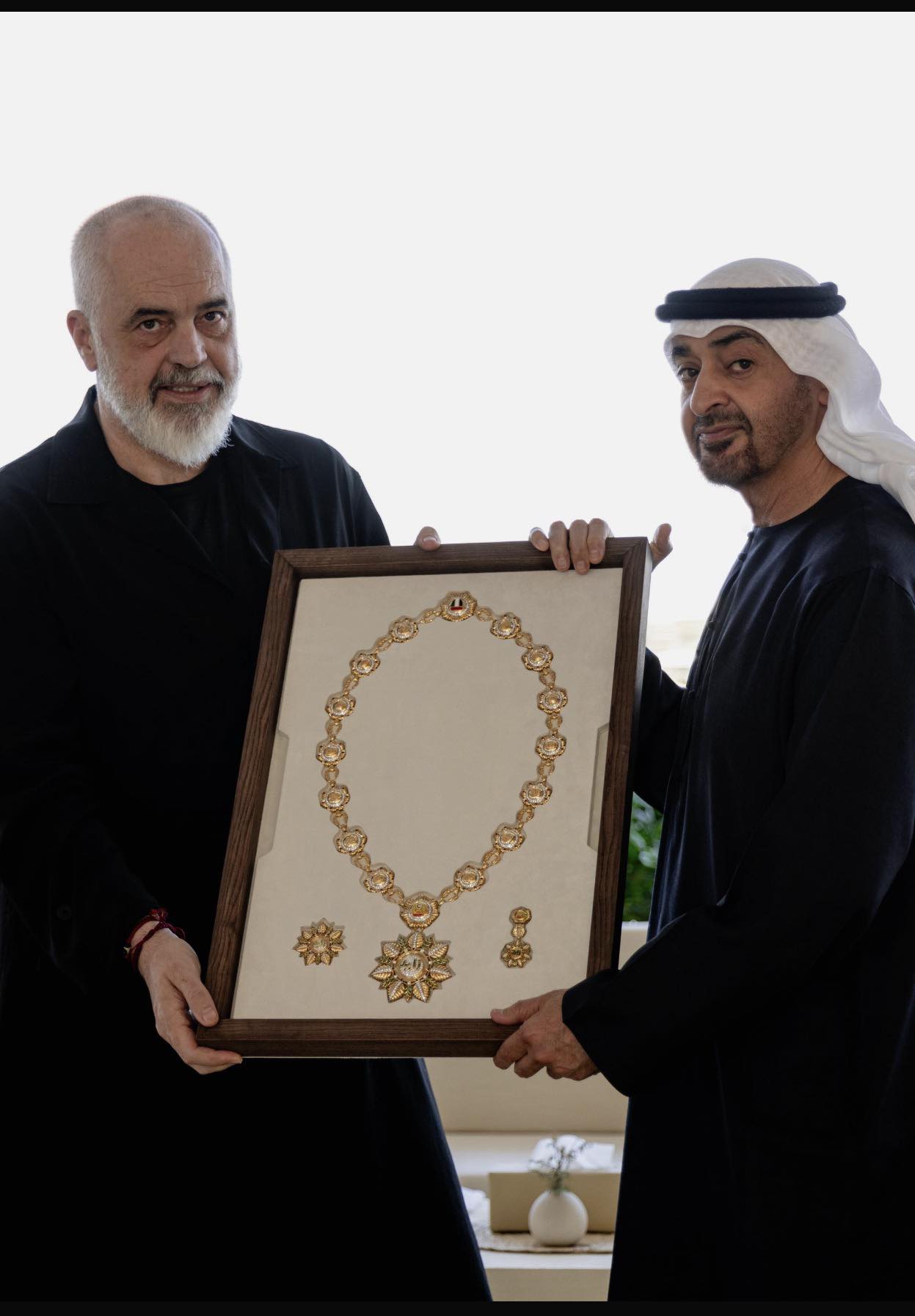 Edi Rama nderohet me medaljen më të lartë të Emirateve të Bashkuara Arabe