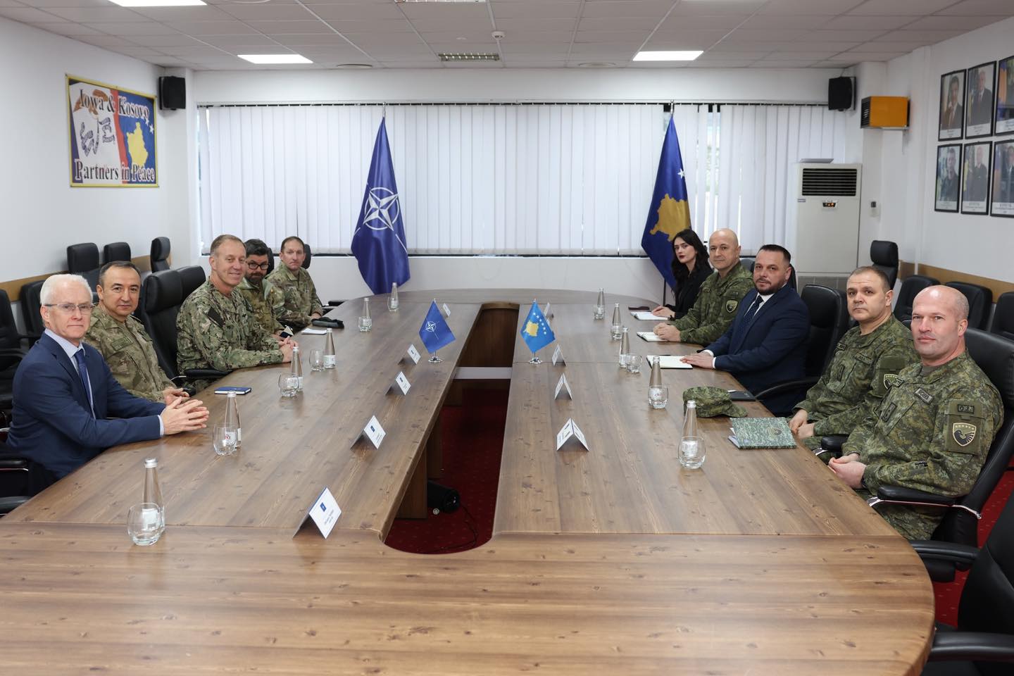 Maqedonci e nis ditën me takim me Komandantin e KFOR-it, flasin për forcimin e kapaciteteve të FSK-së