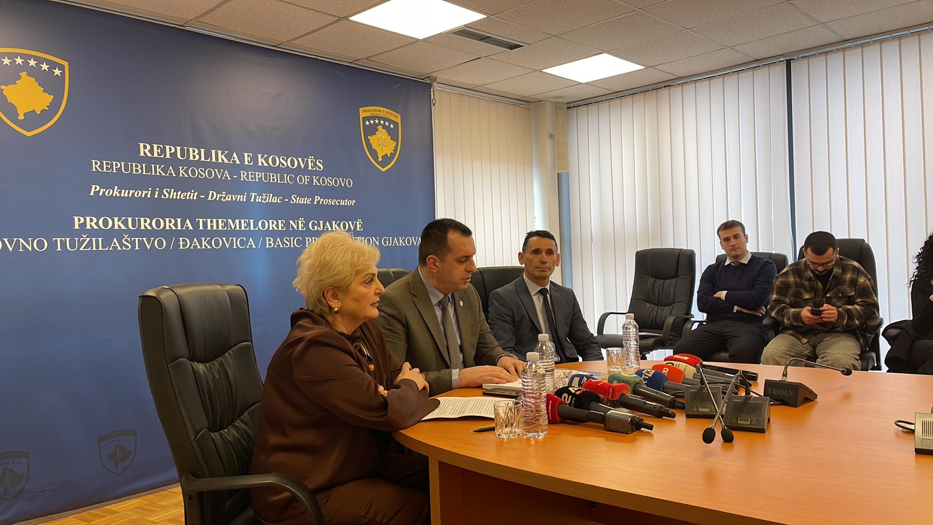 A u intervistuan edhe persona të afërt me zyrtarë të KQZ?