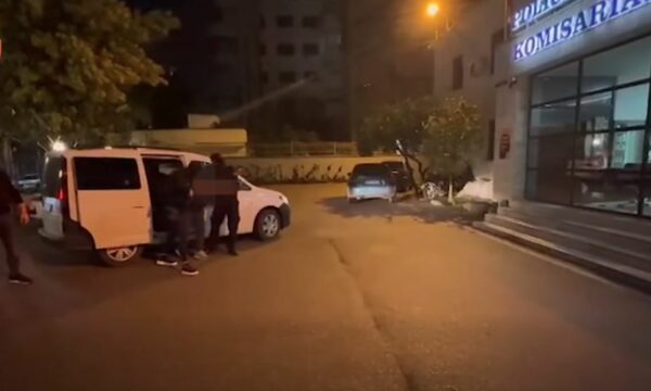 I kërkuar për vrasje të trefishtë, arrestohet në Tiranë 52-vjeçari që fshihej me dokumente të falsifikuara kosovare