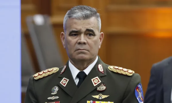 Ministri venezuelas i Mbrojtjes: Shumica e ekipit të sigurisë së Maduros u vranë, kërkojmë kthimin e tij