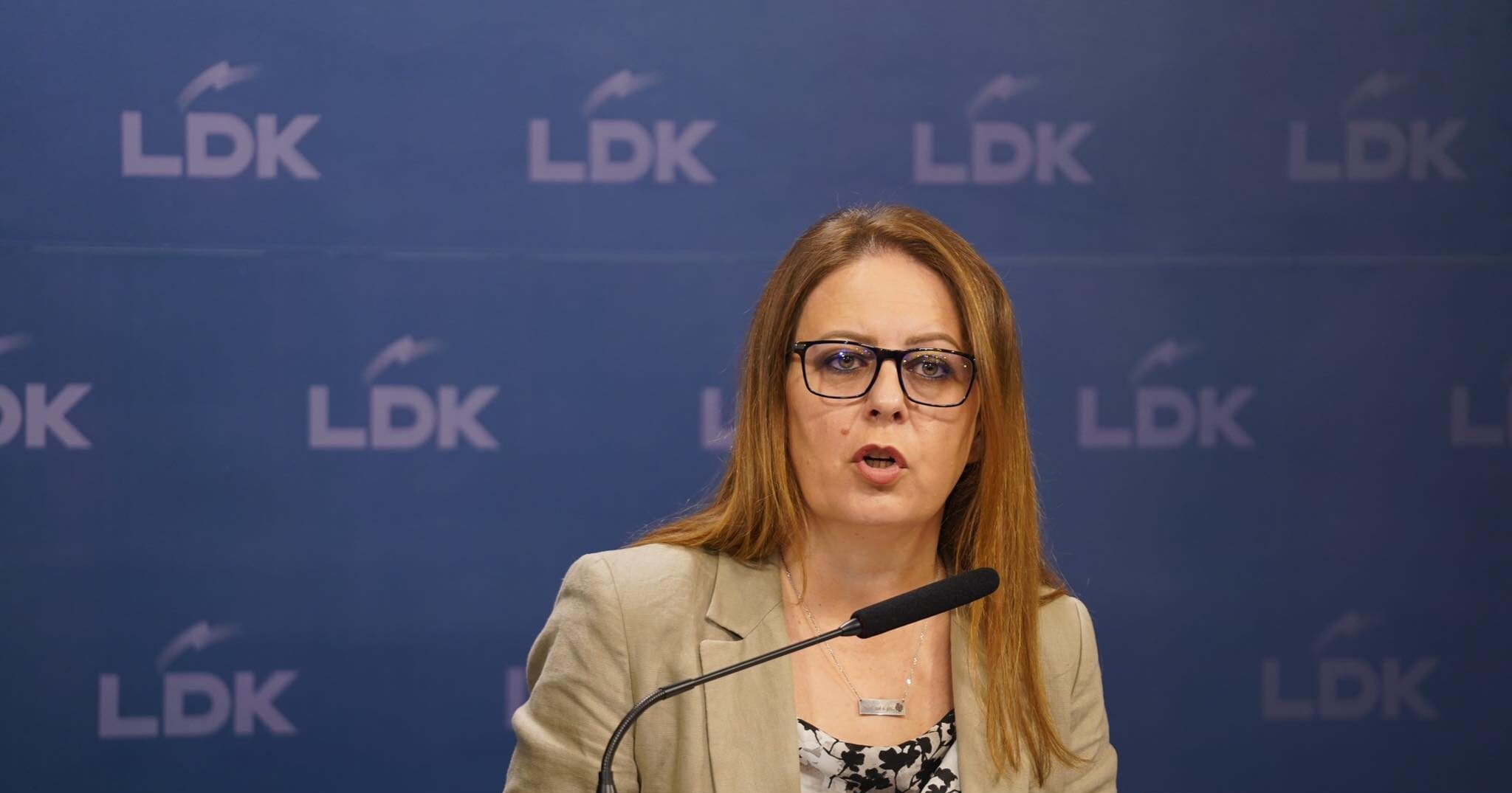 Bajrami ndaj Kurtit: Kabinetin që e ke të korruptuar e dinë të gjithë, edhe ata në Davos