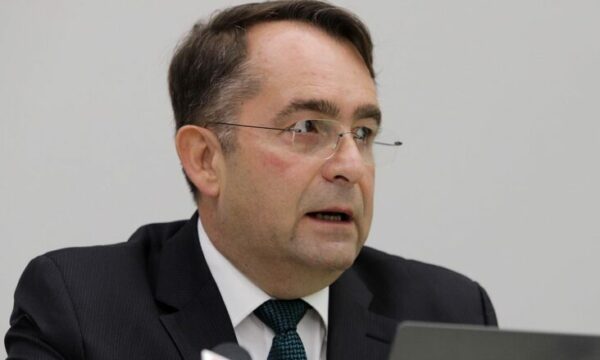 Peci për dialogun: Amerikanët do të jenë të pranishëm për diçka tjetër