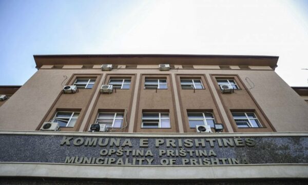 Prokuroria për aksionin në Prishtinë: A.G. mori ryshfet t’i ndihmojë të dëmtuarit të paguajë për punët që i kreu sipas kontratës me komunën